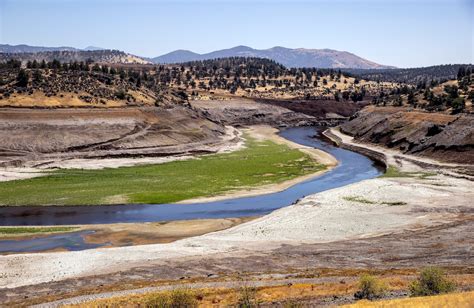 live oregon 1|Salmon will swim freely in the Klamath River for first time in a .